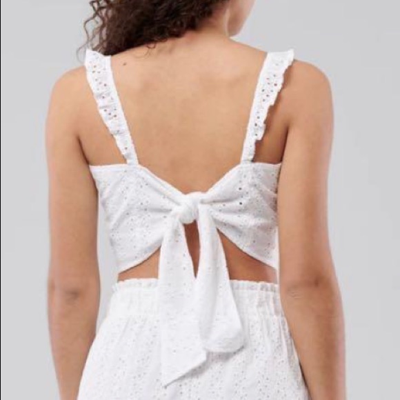 Hollister Tie-back ruffle crop cami - Picture 2 of 7